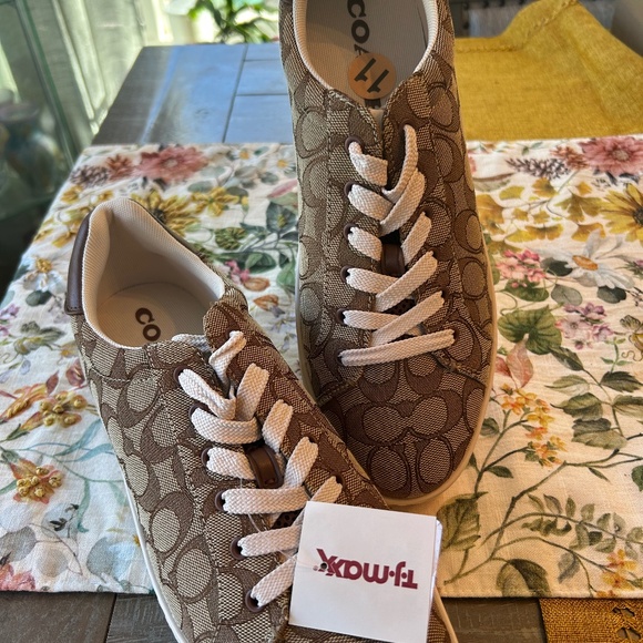 NWT Coach Signature Print Clip Sneaker 11 M - Picture 1 of 2